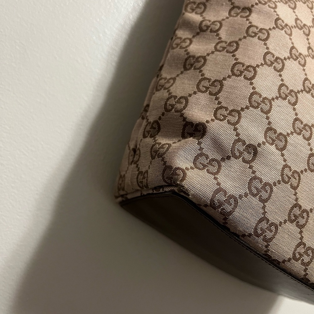 Authentic Small Gucci Tote - Picture 5 of 14